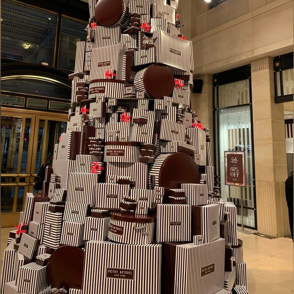 Henri Bendel Wrapping Paper Tissue Paper 🤍🤎 2 sheets - Picture 11 of 14